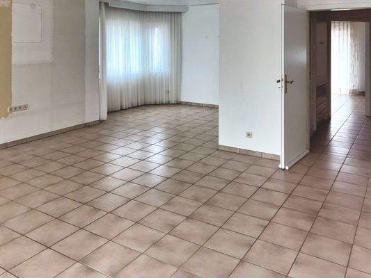 Wohnzimmer mit Essbereich