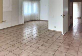 Wohnzimmer mit Essbereich