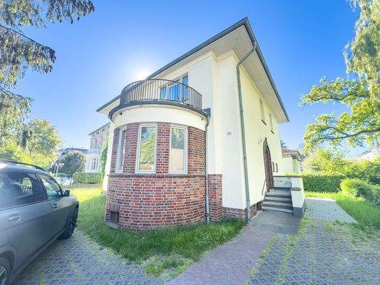 Ein Haus, das Präsenz zeigt 