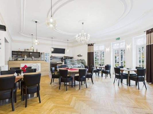 CAM03784G0-PR0093-STILL019-thumbnail-h750-70