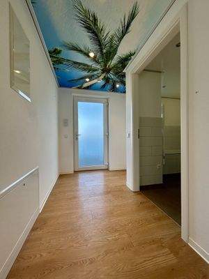 freundlicher und geräumiger Eingangsbereich