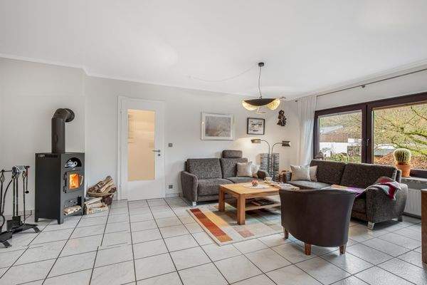 Bequeme Sitzgruppe sowie Kaminofen