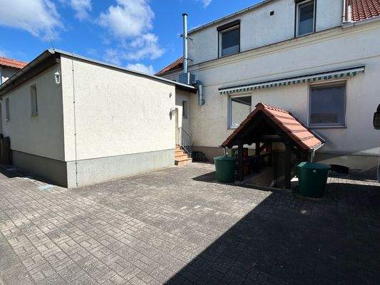 Innenhof - Zugang zum Lager und zum Keller.jpg