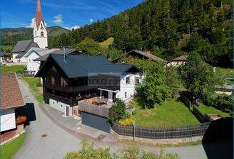 Bauernhaus mit Garten