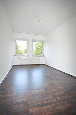 Helles Zimmer mit Fenster