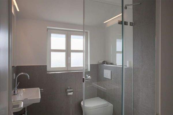 Ferienwohnung_D57_am_Bakenberg_auf_Ruegen_Bedezimmer_mit_Dusche