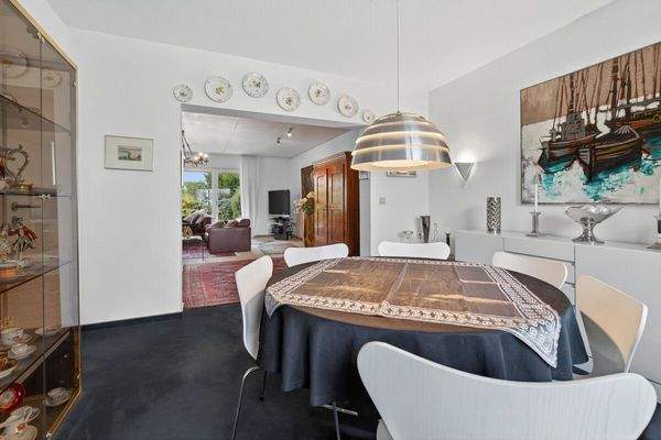 Essbereich mit harmonischem Übergang zum Wohnzimmer