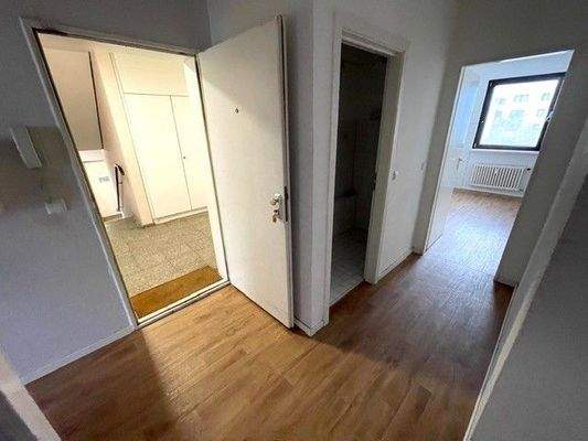Wohnungsflur mit Türen