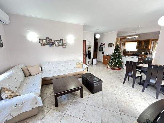 MIT VIDEO: Kreta, Neo Chorio: Zwei- Apartmentshaus zu verkaufen