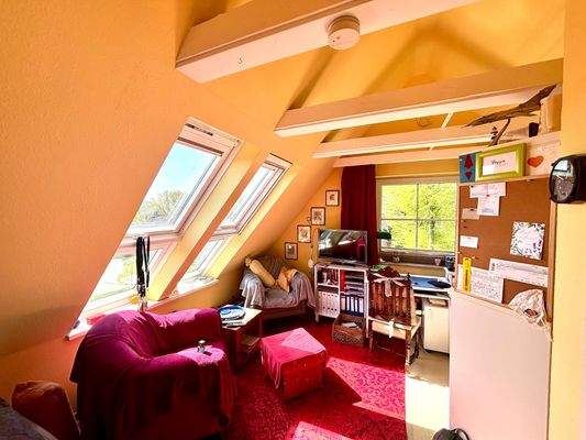 Schlafzimmer/Arbeitszimmer Dachgeschoss