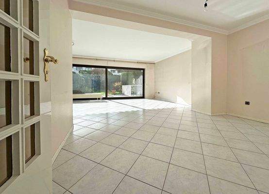 großes Wohn- und Esszimmer