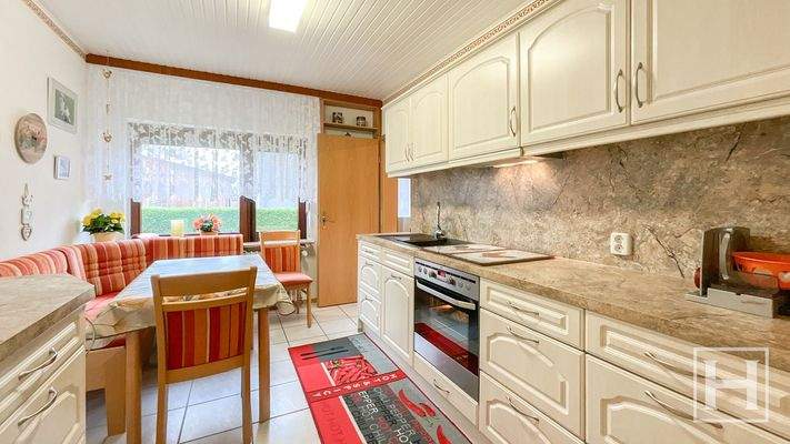 Großzügige Küche mit viel Platz und Funktionalität