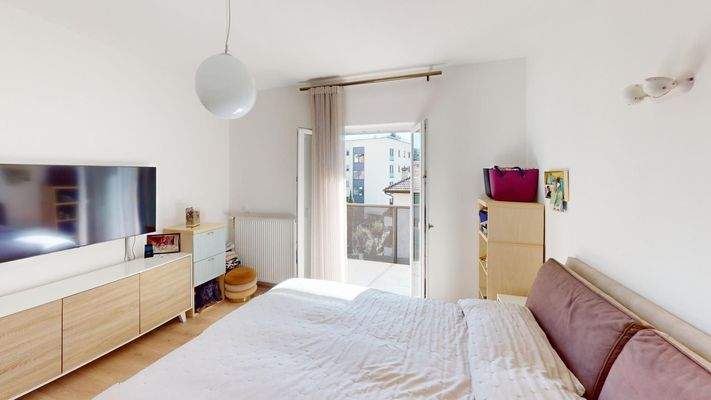 Meran-Merano-Dreizimmerwohnung-trilocale-Balkon-balcone-Keller-cantina-zentral-saniert-ristrutturato-Bonus 110-Böden-pavimenti-Fenster-finestre