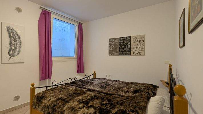 3.Schlafzimmer im Keller.jpg