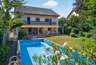 Gartenansicht mit Pool