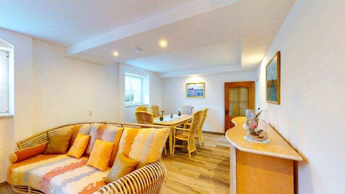 Wohnen/Essen (Whg KG)