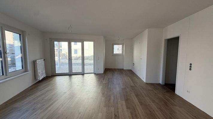 Haus_3_Top_2_Wohnbereich_mit_Blick_auf_die_Küche_