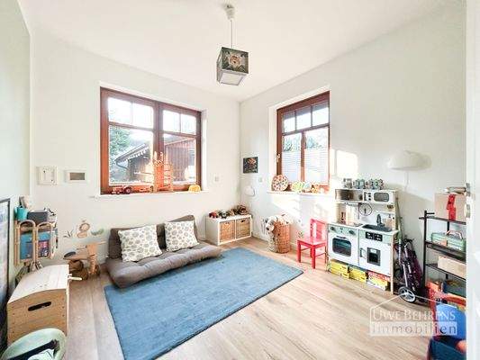 Kinderzimmer/Büro EG