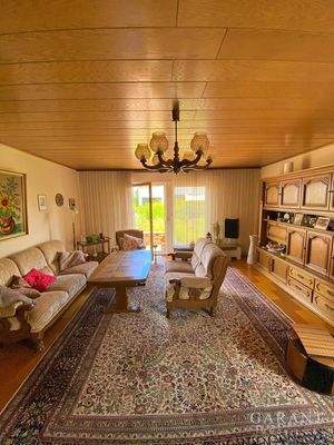 Wohnzimmer mit Zugang Terrasse