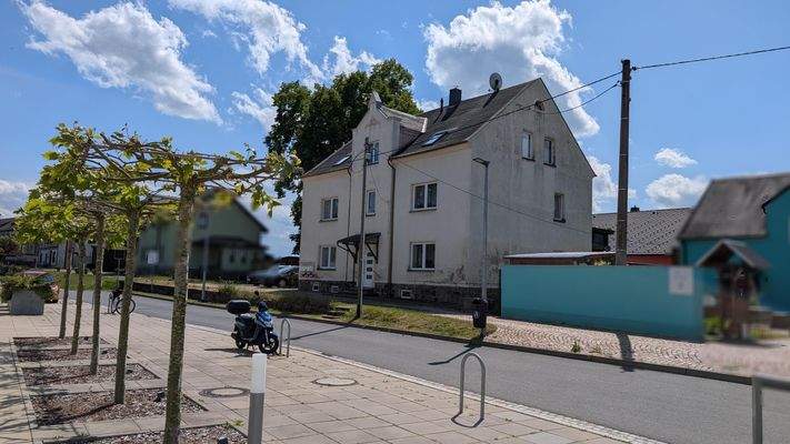 Ostansicht mit Straße