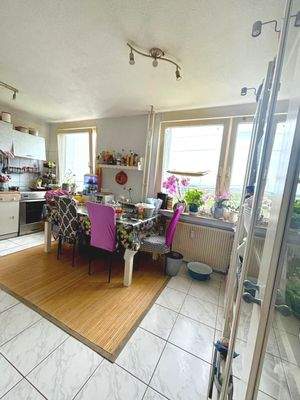 Offene Küche mit Essplatz