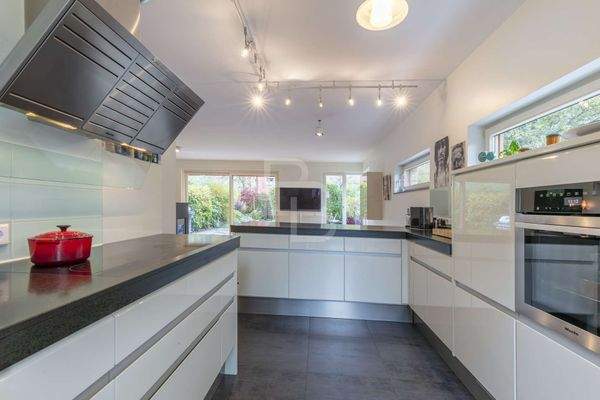 Hochwertige Einbauküche