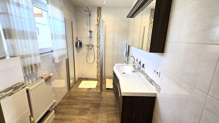 Badezimmer im Erdgeschoss