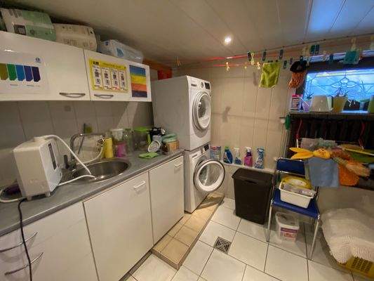 Hauswirtschaftsraum im Untergeschoss.jpeg