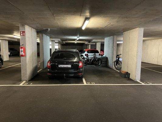 Tiefgaragenplätze 1, 2 