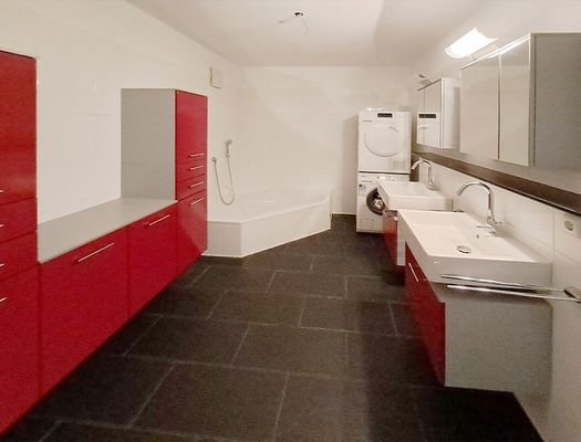 HP5-4-Zimmer-Wohnung-Gneis-Badezimmer