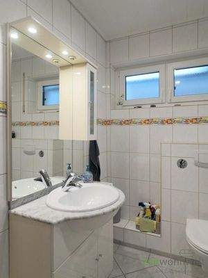 Waschtisch mit Spiegel