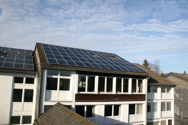 Photovoltaik mit Restaurantfenstern..JPG