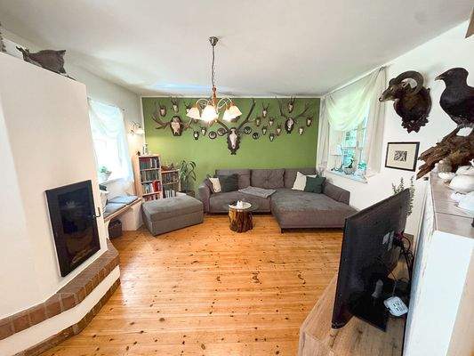 Der Wohnbereich mit Kamin