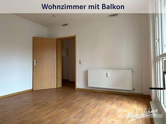 Wohnzimmer mit Balkon