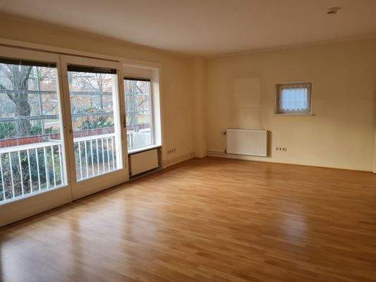 Riesenzimmer mit SÜD Fensterfront.jpg