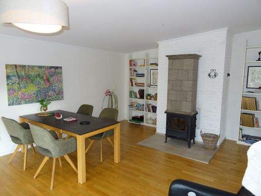 Esstisch mit Kaminofen