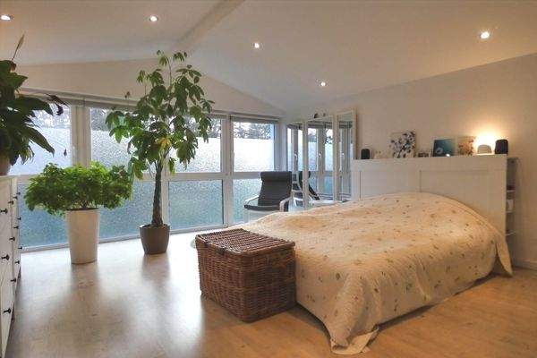 mit gemütlichen Innenräumen