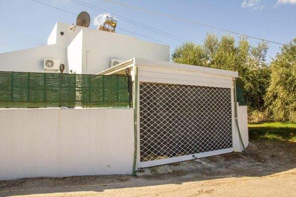 Kreta, Maleme: Traditionelles kretisches Haus zu verkaufen, nur wenige Schritte vom Strand entfernt