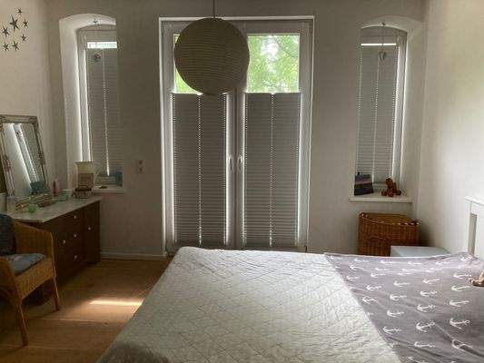 Schlafzimmer EG mit Terrassentür.jpg