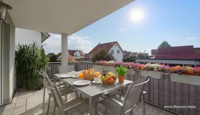 Terrasse mit Frühstückstisch (Visualisierung)