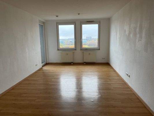 Helles Wohnzimmer mit Aussicht