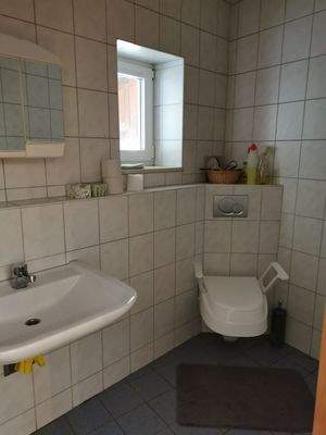 Badezimmer EG, behindertengerecht (Bild 1)