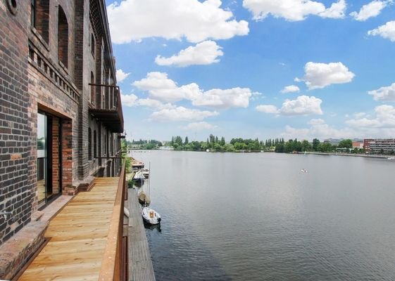 Balkon mit Wasserblick