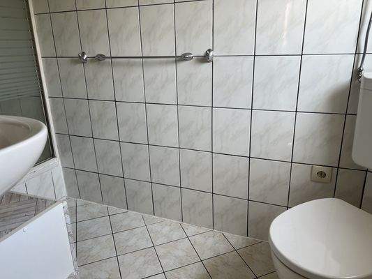 Dusch- u. Wannenbad Bild 2 OG