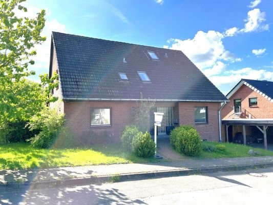 8947PE-02 Haus Straßenansicht
