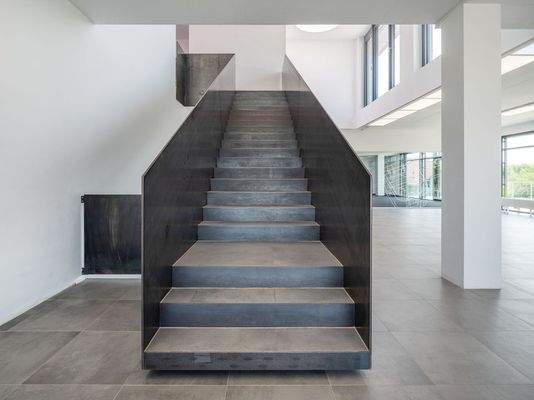 Haupttreppe zum Obergeschoss