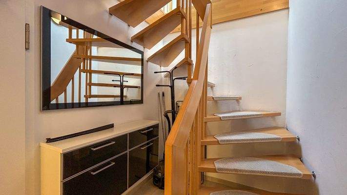 Eingangsbereich und Geschosstreppe