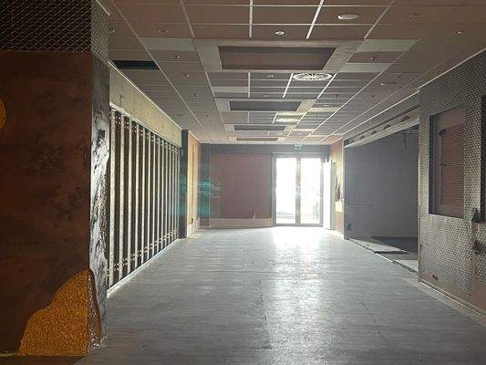 Blick ins Ladenlokal 182 m2