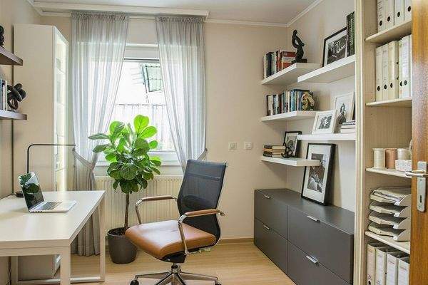 Kinderzimmer oder Büro, mit KI eingerichtet