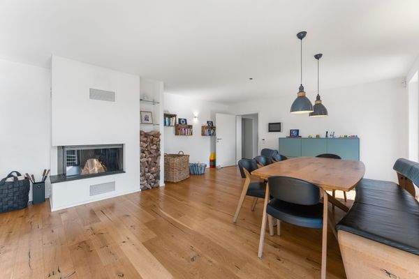 Wohn-/Essbereich mit Kamin